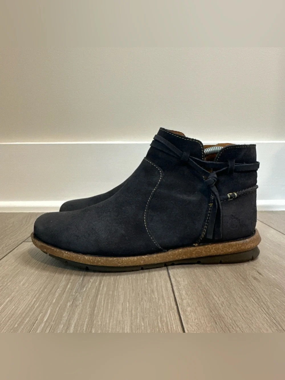 Born Women’s Size 8.5 Wynter Comfort Ankle Bootie Distressed Blue Nubuck